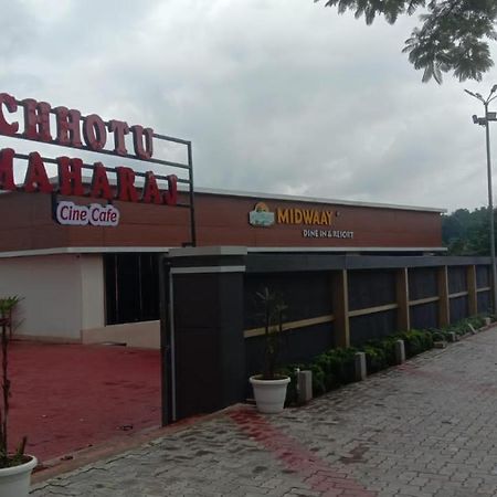 Midwaay Resort Patratu Экстерьер фото